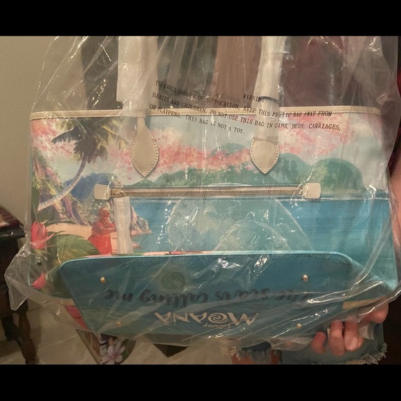 NWT Disney dooney and bourke moana tote - Picture 6 of 7
